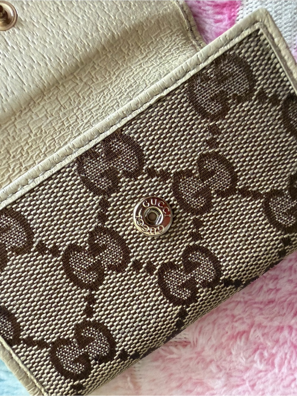 Authentic Gucci Monogram Key Holder - Picture 7 of 8